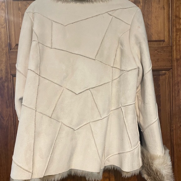 Beautiful vintage faux fur lined with suede outline. - Picture 6 of 6